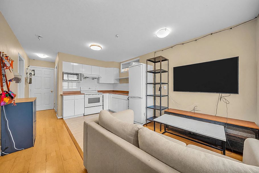 2030 E 2nd Avenue Vancouver, BC - 32