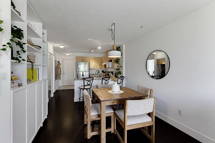 323 332 Lonsdale Avenue North Vancouver, BC - 11