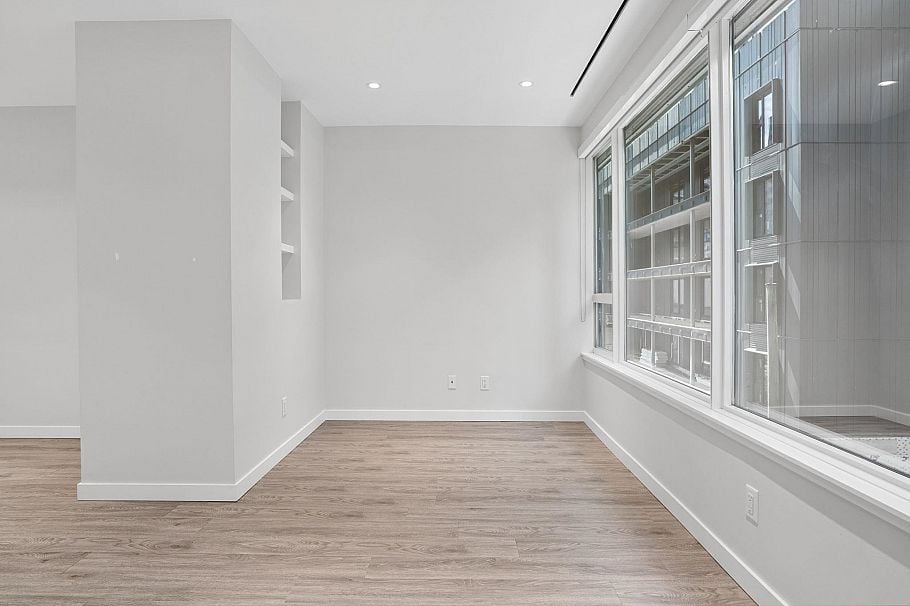 410 1177 Hornby Street Vancouver, BC - 2