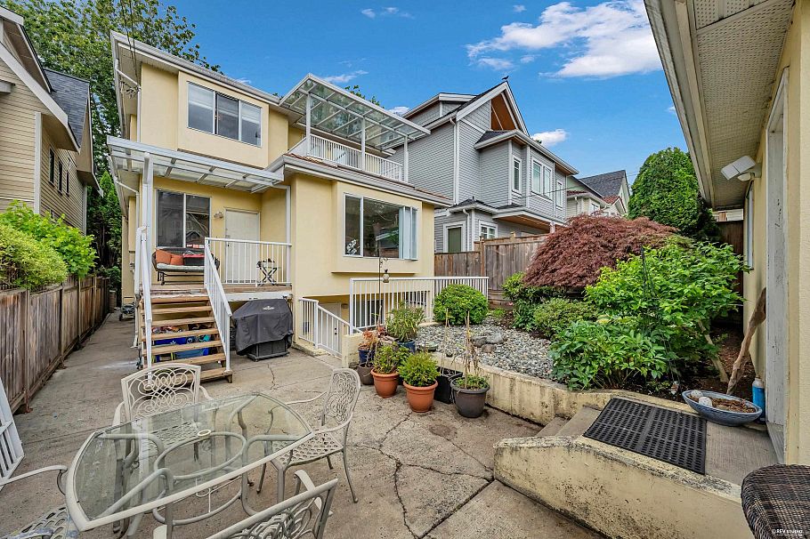 2030 E 2nd Avenue Vancouver, BC - 37
