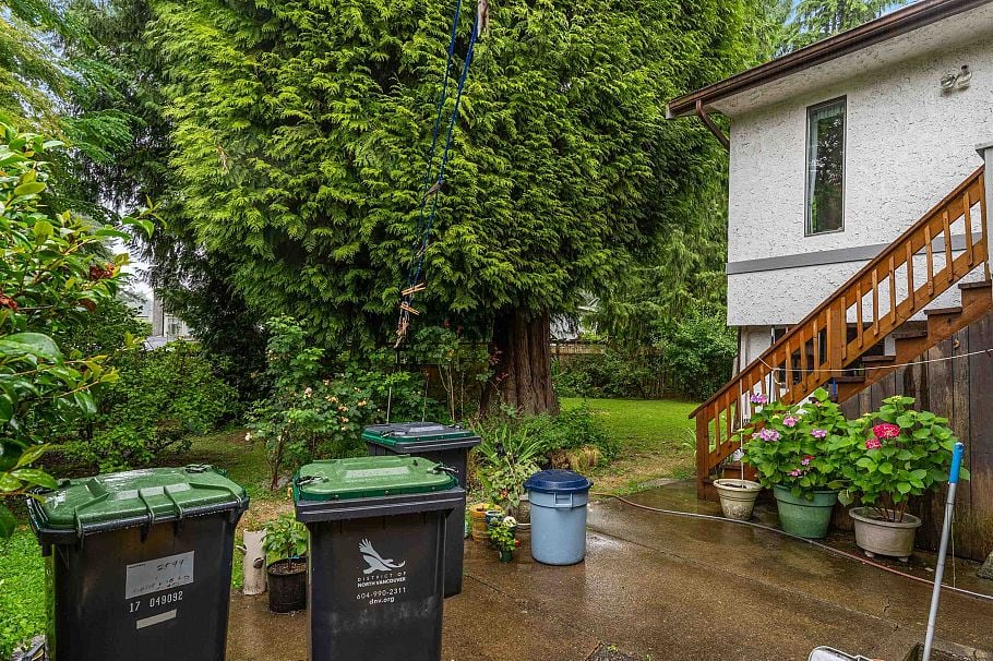 2599 Masefield Road North Vancouver, BC - 12