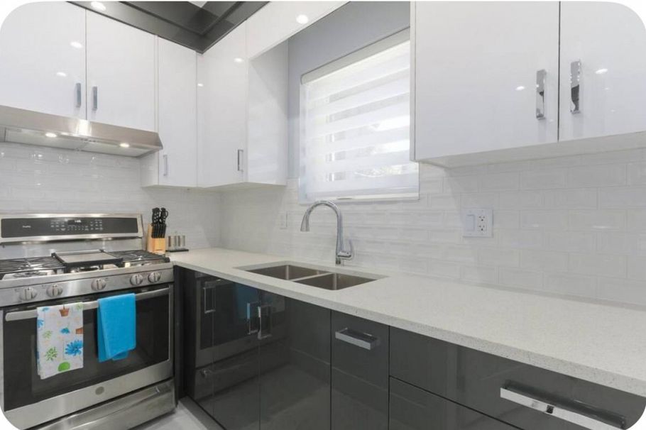 4666 Earles Street Vancouver, BC - 9