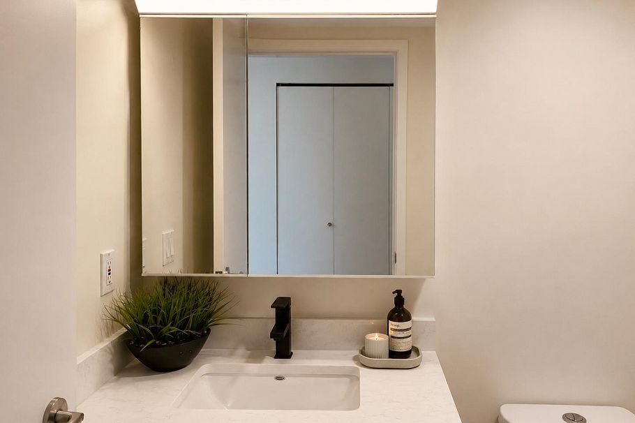 501 1331 W Georgia Street Vancouver, BC - 5
