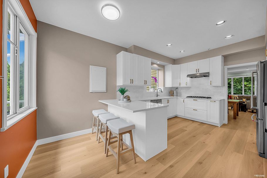 2030 E 2nd Avenue Vancouver, BC - 12