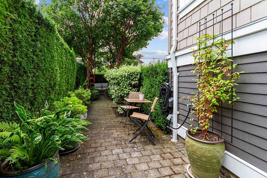 2416 W 8th Avenue Vancouver, BC - 21