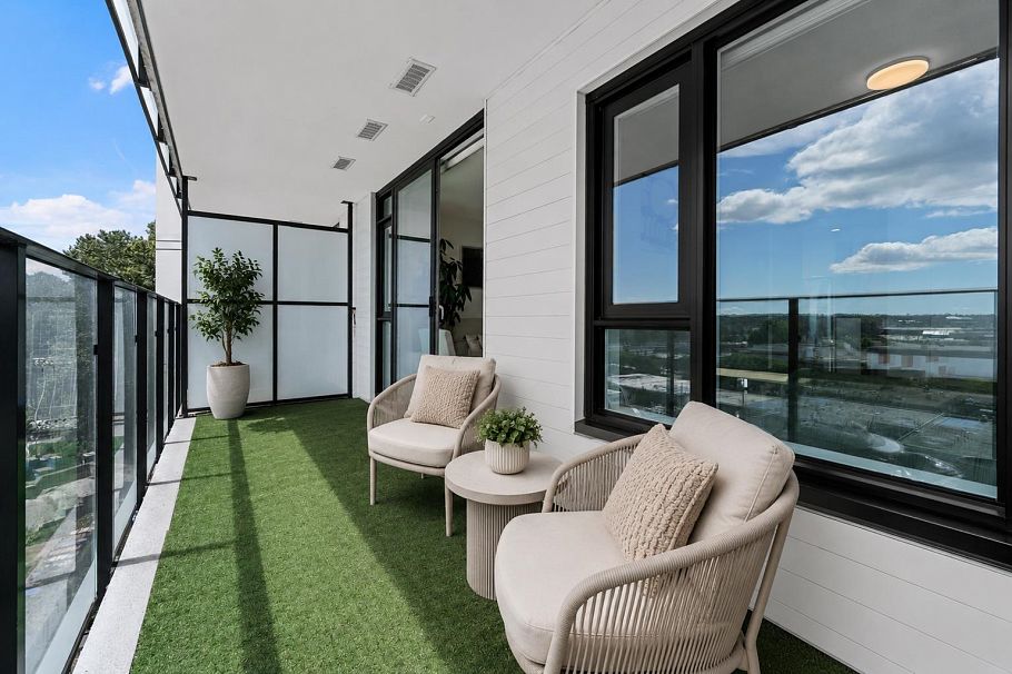 704 1401 Hunter Street North Vancouver, BC - 12