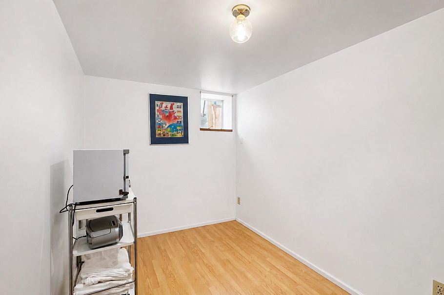 2965 E 8th Avenue Vancouver, BC - 32