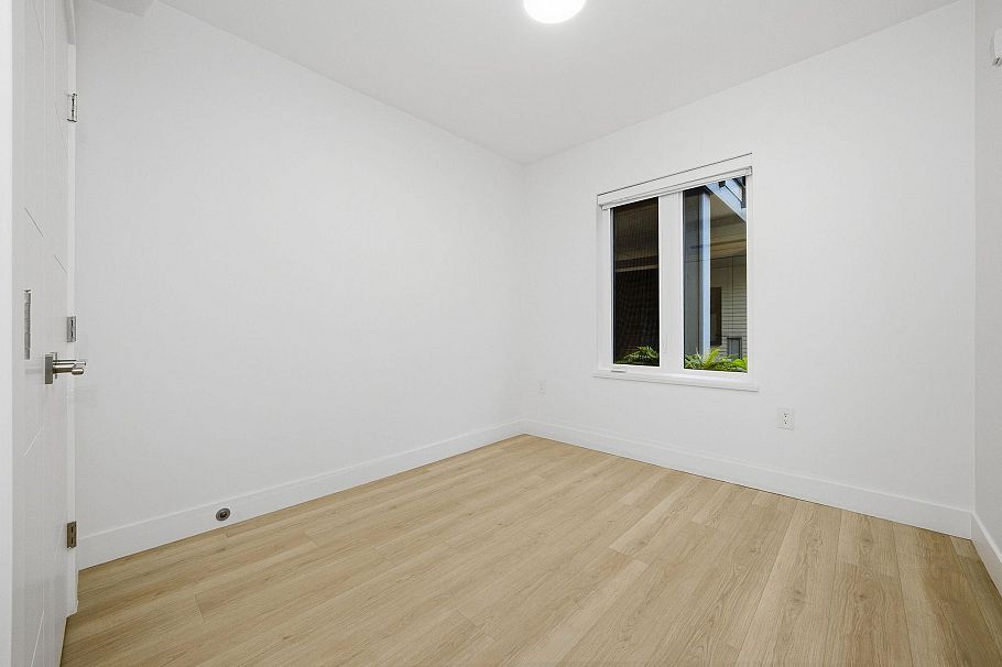 111 342 Mountain Highway North Vancouver, BC - 25