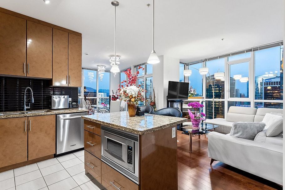 3303 1189 Melville Street Vancouver, BC - 2