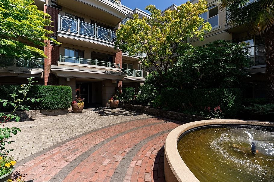 323 332 Lonsdale Avenue North Vancouver, BC - 32