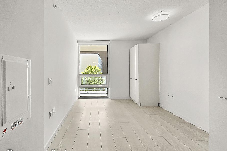 318 180 E 2nd Avenue Vancouver, BC - 2