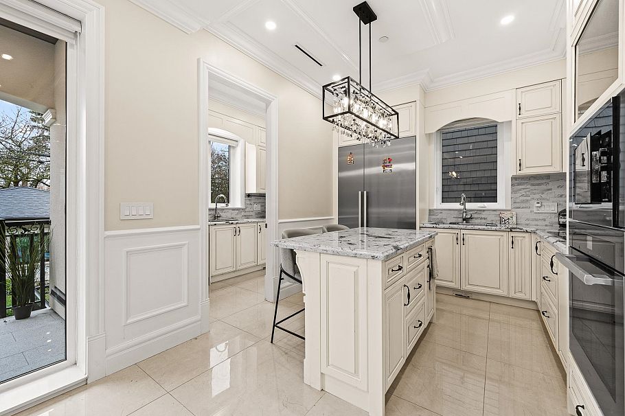 4307 W 13th Avenue Vancouver, BC - 8