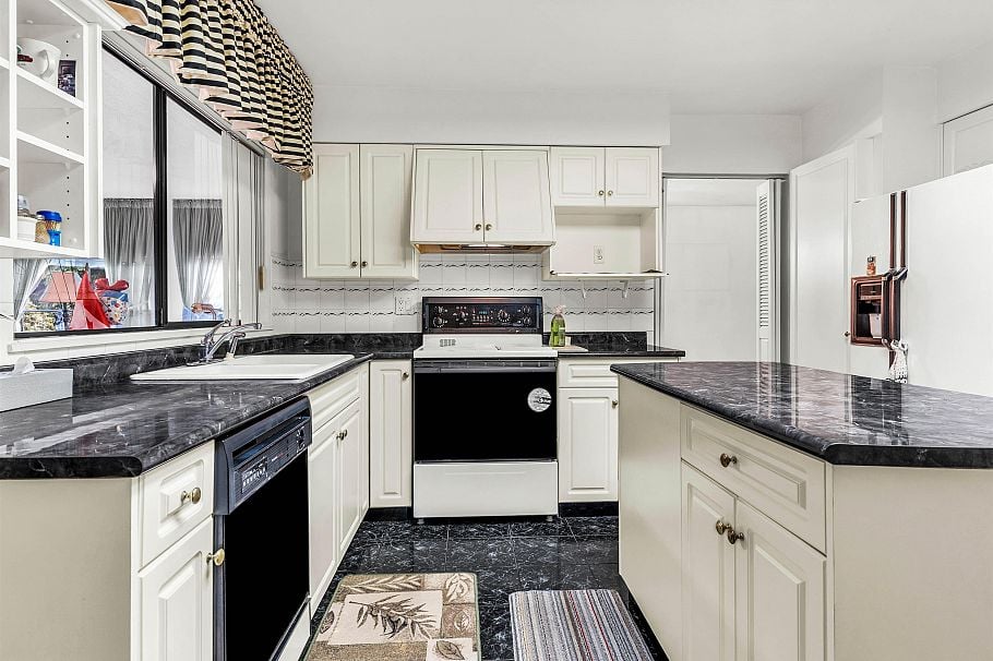 2599 Masefield Road North Vancouver, BC - 20