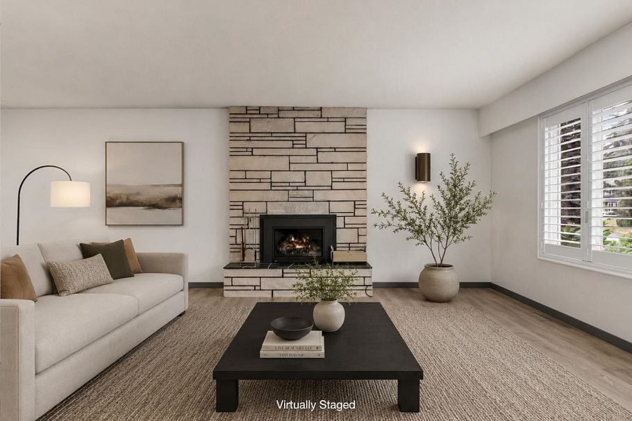 2599 Masefield Road North Vancouver, BC - 2