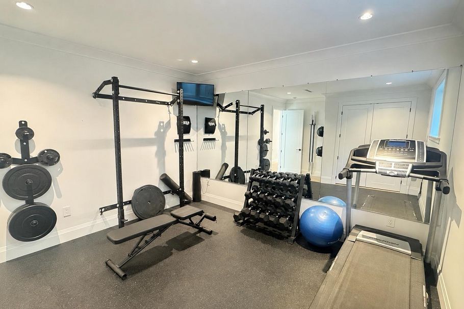 345 E 20th Street North Vancouver, BC - 40