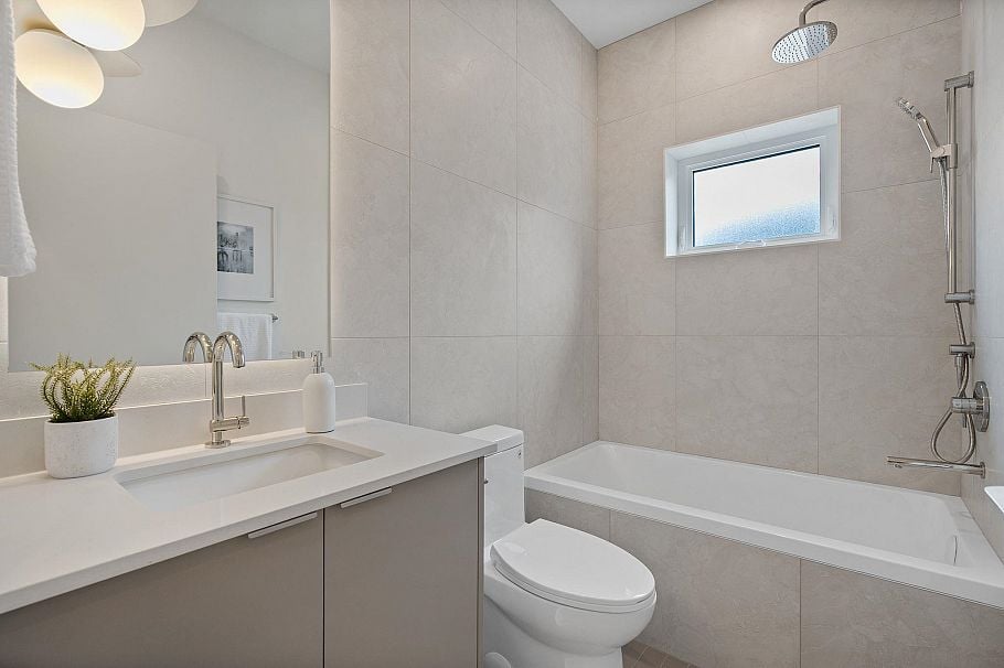 2 2211 William Street Vancouver, BC - 26