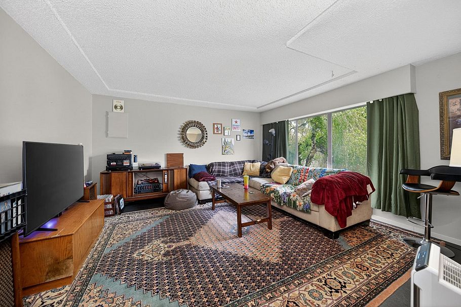2112 E 46th Avenue Vancouver, BC - 3