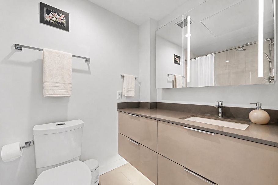704 1401 Hunter Street North Vancouver, BC - 10