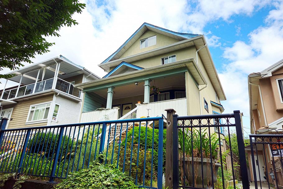 2834 Victoria Drive Vancouver, BC - 1