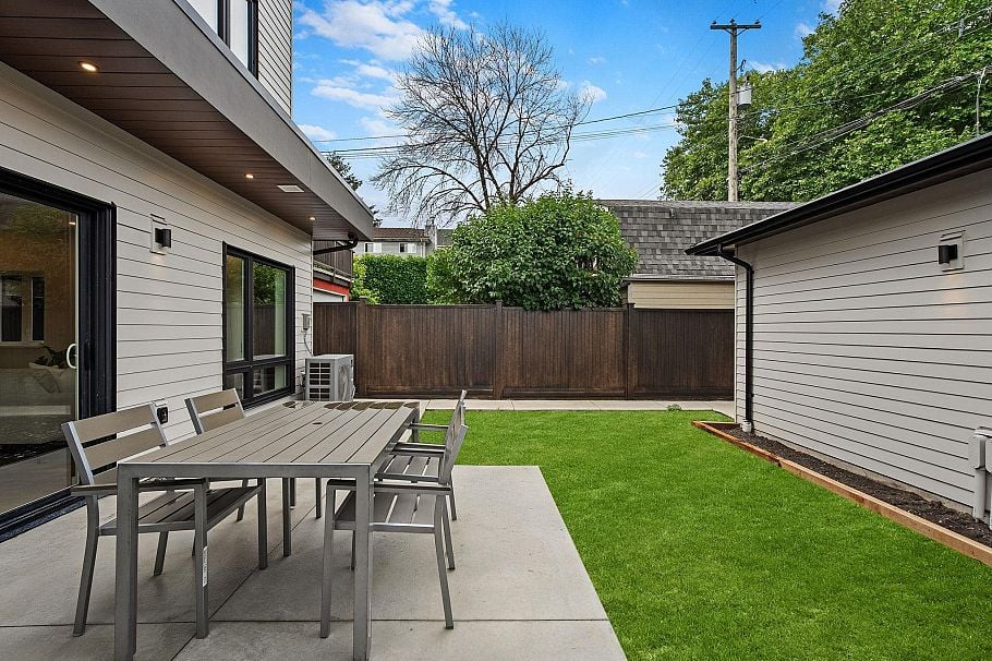 2 2211 William Street Vancouver, BC - 36
