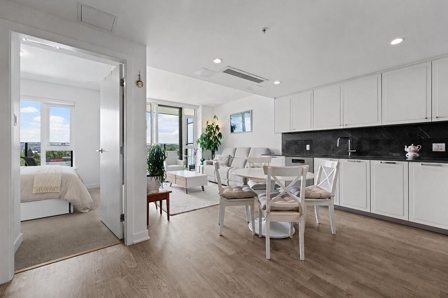 704 1401 Hunter Street North Vancouver, BC - 4
