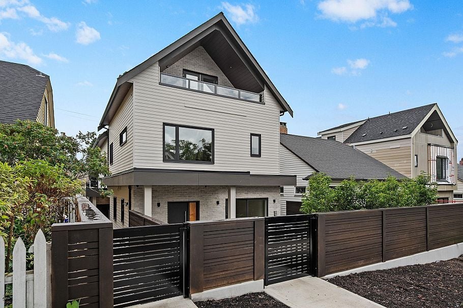2 2211 William Street Vancouver, BC - 2