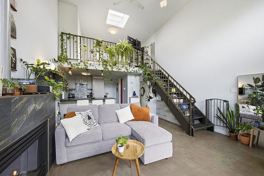 504 1 E Cordova Street Vancouver, BC - 2