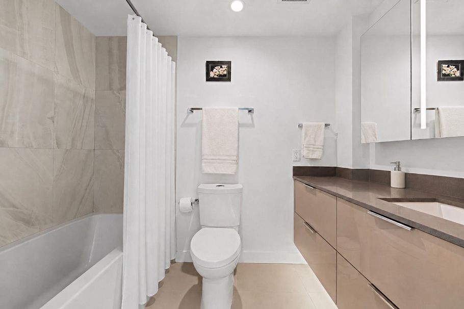 704 1401 Hunter Street North Vancouver, BC - 11