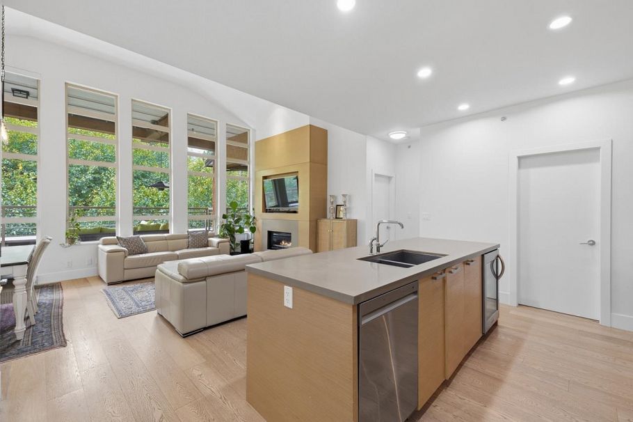 506 3606 Aldercrest Drive North Vancouver, BC - 11