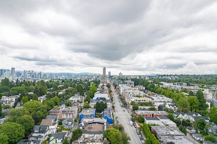 2416 W 8th Avenue Vancouver, BC - 26