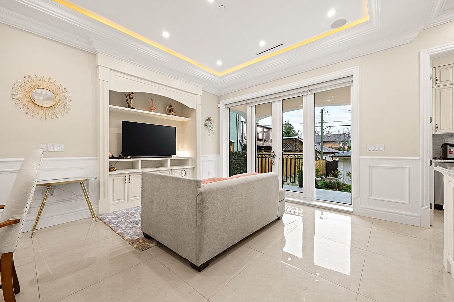 4307 W 13th Avenue Vancouver, BC - 9