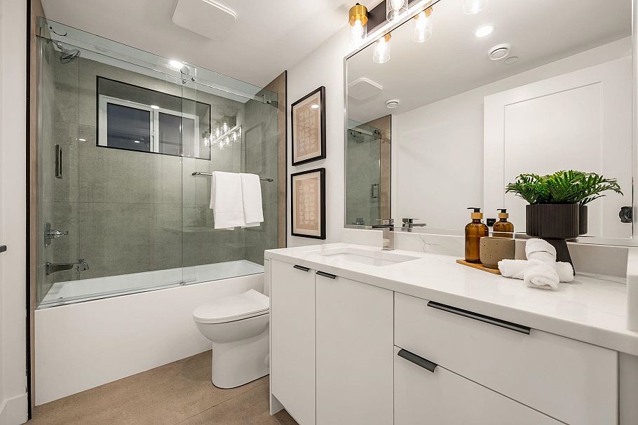 2153 E 20th Avenue Vancouver, BC - 32