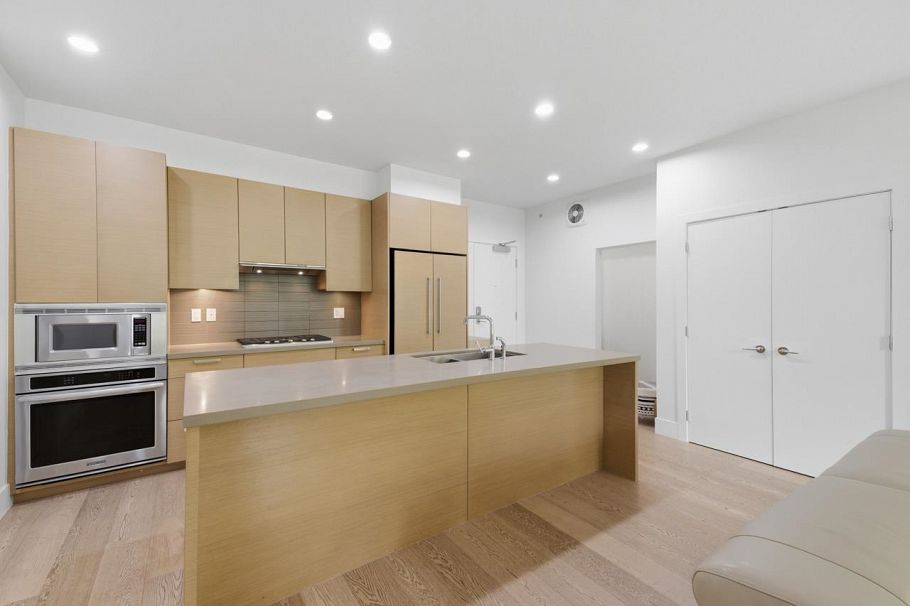 506 3606 Aldercrest Drive North Vancouver, BC - 8