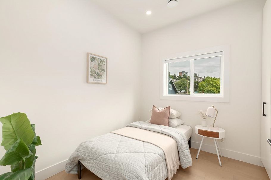 1 3633 Turner Street Vancouver, BC - 17