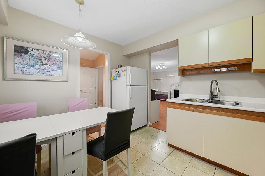 819 W 70th Avenue Vancouver, BC - 10