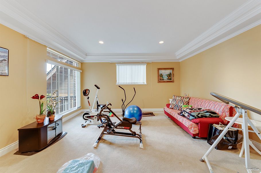 4989 Chalet Place North Vancouver, BC - 23