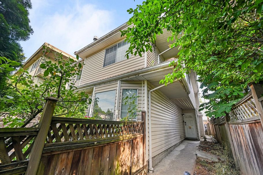 819 W 70th Avenue Vancouver, BC - 27
