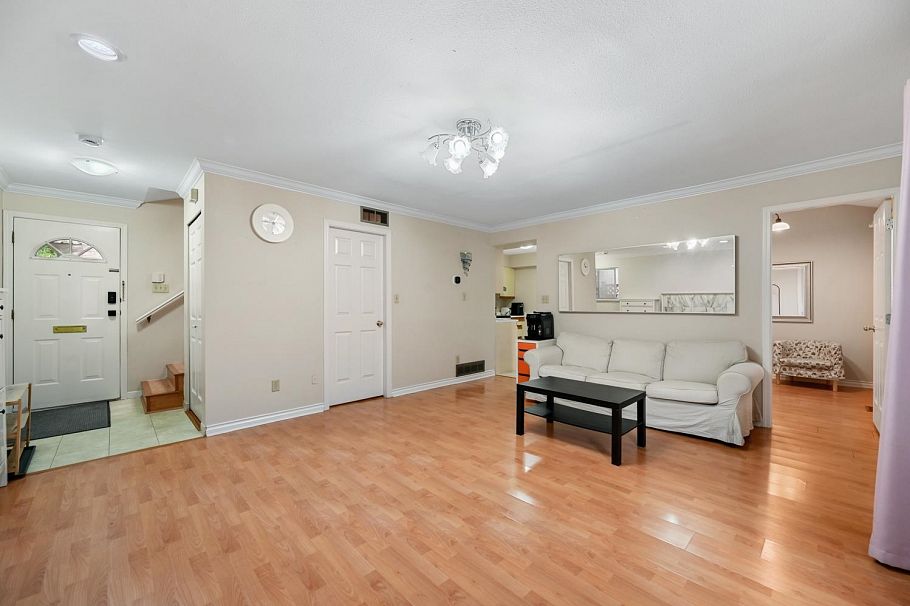 819 W 70th Avenue Vancouver, BC - 1