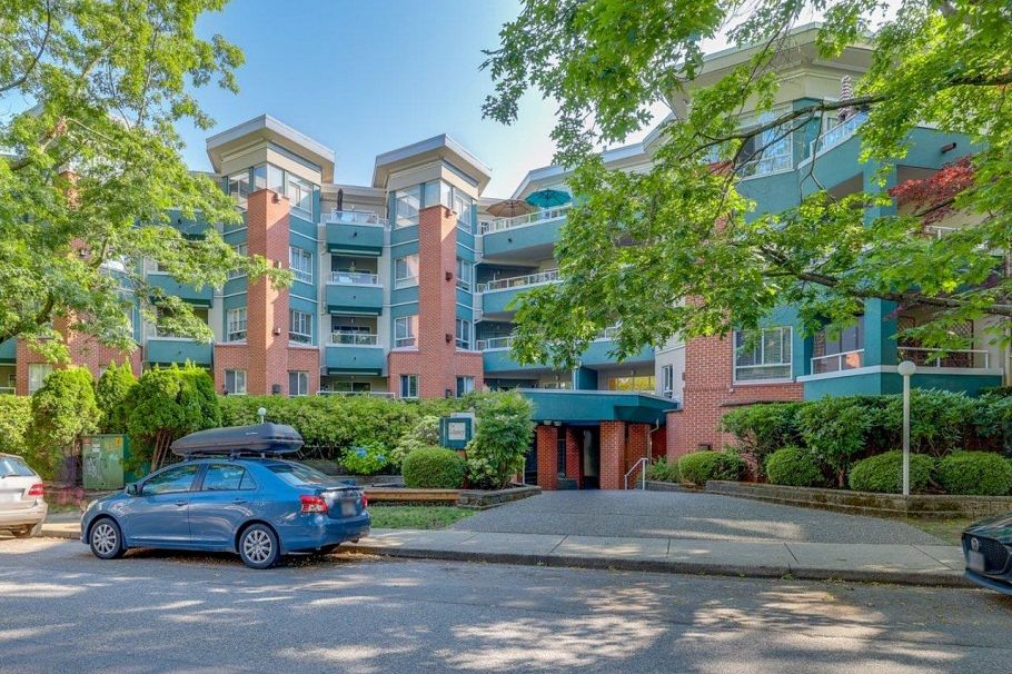 413 128 W 8th Street North Vancouver, BC - 35