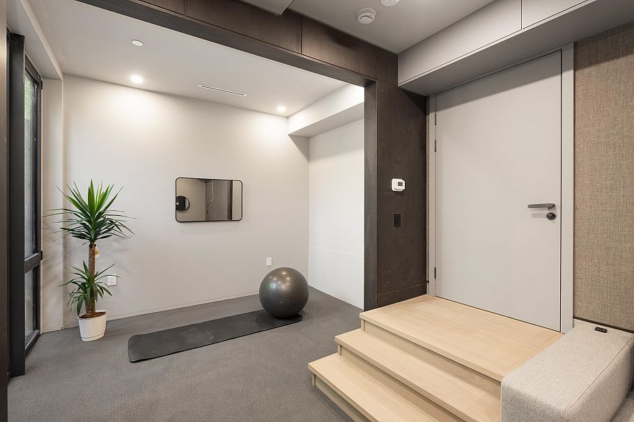 4090 W 31st Avenue Vancouver, BC - 31