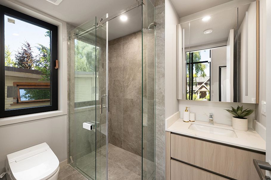 4090 W 31st Avenue Vancouver, BC - 24