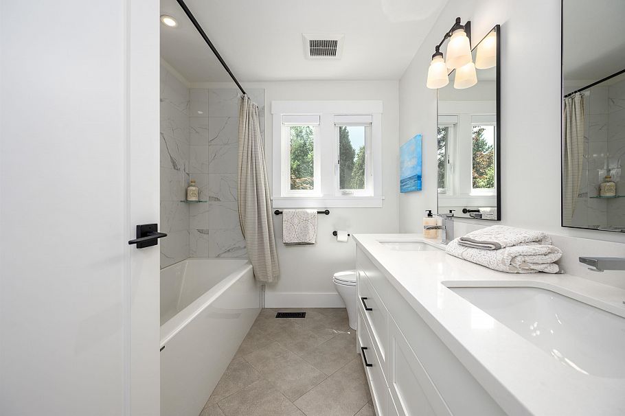 5544 Woodchuck Place North Vancouver, BC - 25
