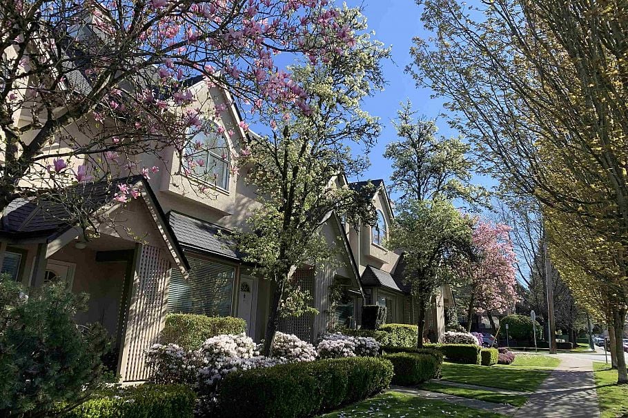 4 1701 Chesterfield Avenue North Vancouver, BC - 1