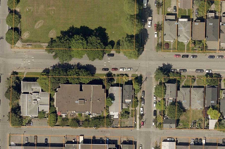 1546 Adanac Street Vancouver, BC - 3