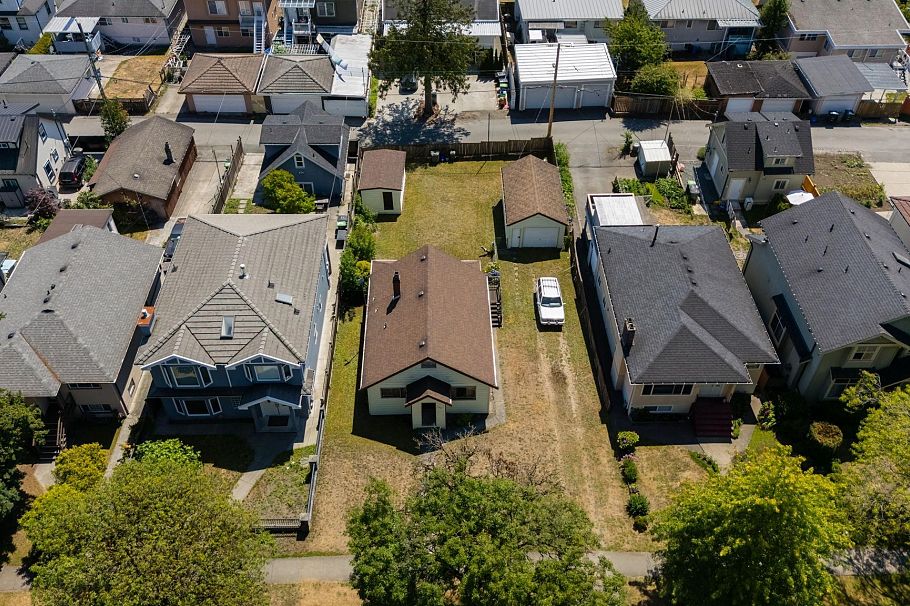 428 E 62nd Avenue Vancouver, BC - 8
