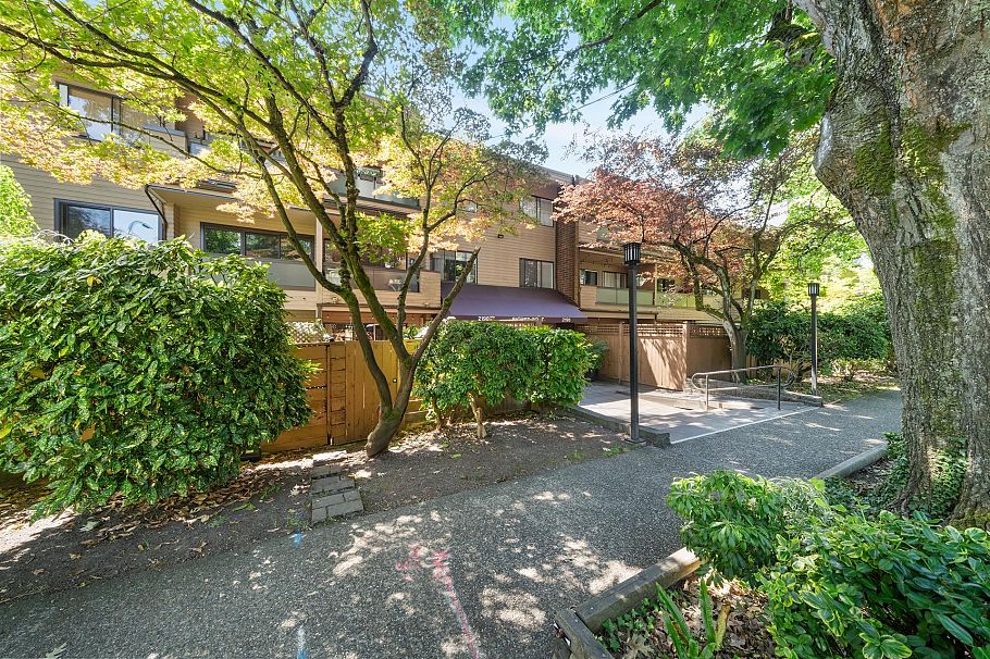 214 2190 W 7th Avenue Vancouver, BC - 1