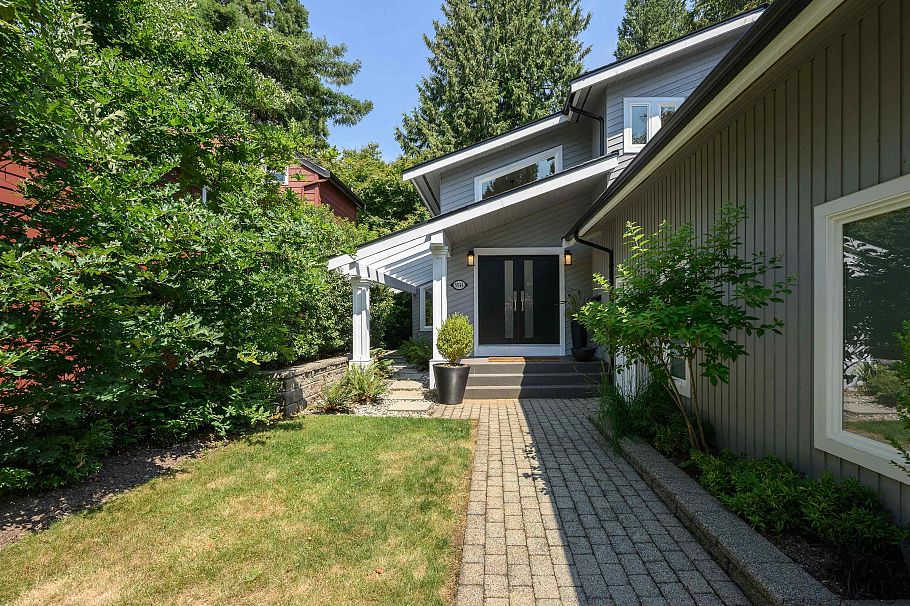 5544 Woodchuck Place North Vancouver, BC - 32