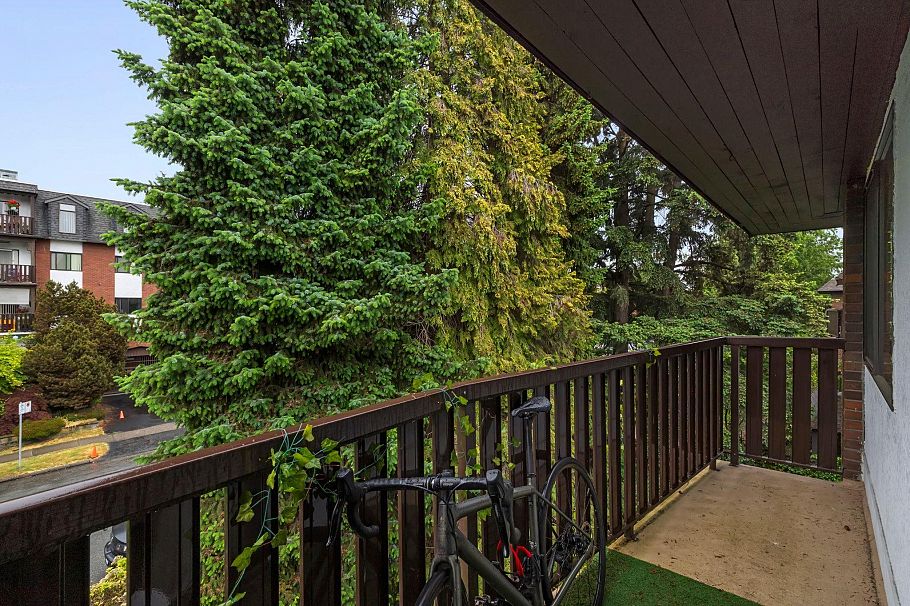305 175 E 4th Street North Vancouver, BC - 11