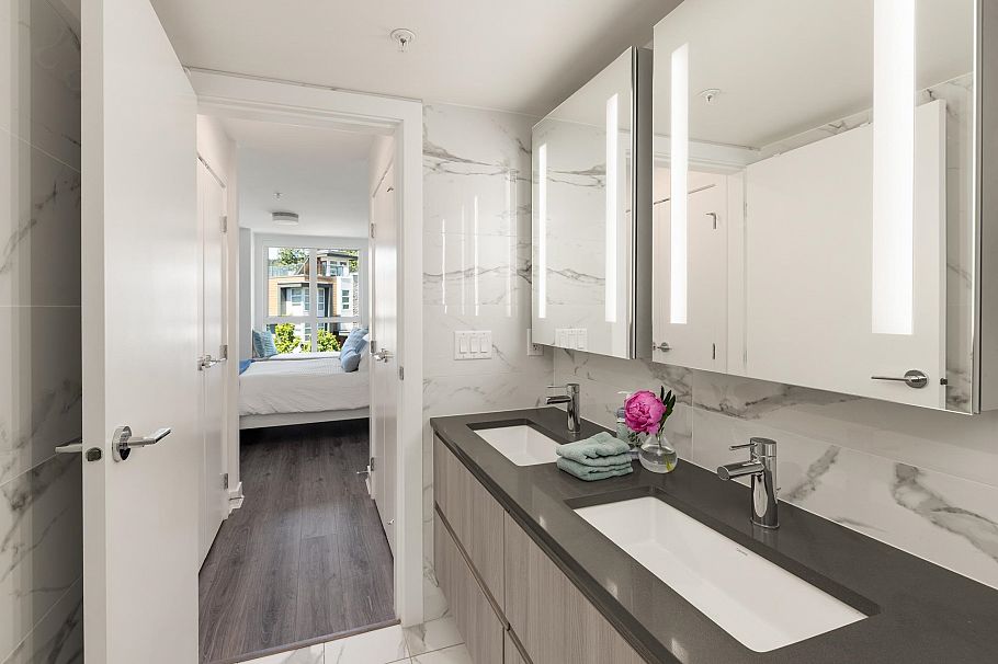 215 2060 Curling Road North Vancouver, BC - 22
