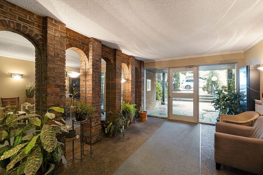 205 175 E 4th Street North Vancouver, BC - 9